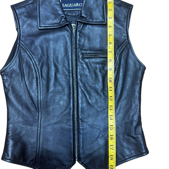 Saguaro.  Vintage .Black Leather Vest with Zipper Closure and Pointed Collar - Picture 10 of 12